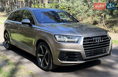 Позашляховик / Кросовер Audi Q7 2019 в 