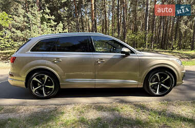 Позашляховик / Кросовер Audi Q7 2019 в 