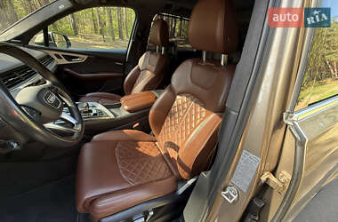 Позашляховик / Кросовер Audi Q7 2019 в 