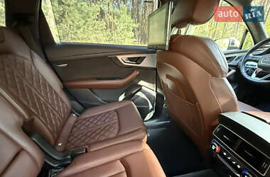 Позашляховик / Кросовер Audi Q7 2019 в 