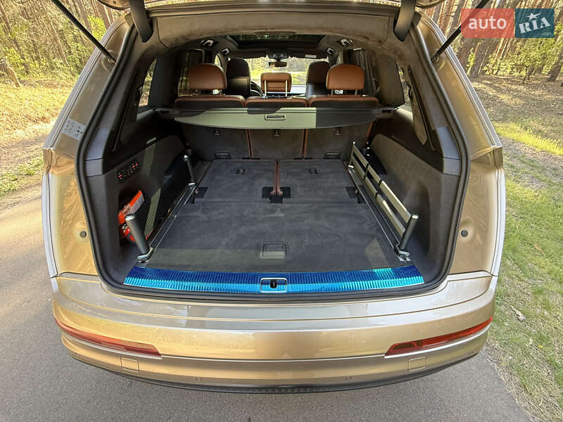 Внедорожник / Кроссовер Audi Q7 2019 в Киеве