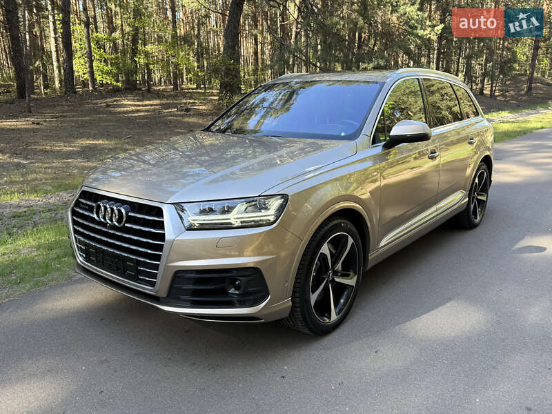 Внедорожник / Кроссовер Audi Q7 2019 в Киеве