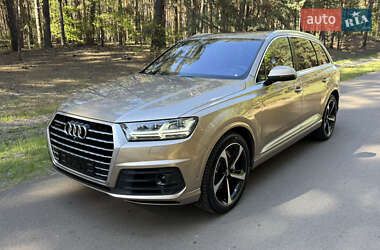 Позашляховик / Кросовер Audi Q7 2019 в 