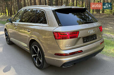 Позашляховик / Кросовер Audi Q7 2019 в 