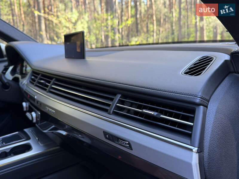 Внедорожник / Кроссовер Audi Q7 2019 в Киеве