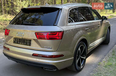 Позашляховик / Кросовер Audi Q7 2019 в 