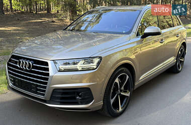 Позашляховик / Кросовер Audi Q7 2019 в 