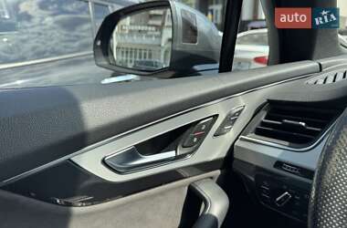 Позашляховик / Кросовер Audi Q7 2017 в 