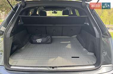 Позашляховик / Кросовер Audi Q7 2017 в 