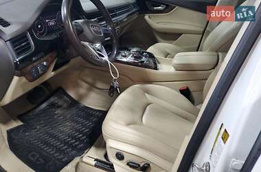 Позашляховик / Кросовер Audi Q7 2018 в 