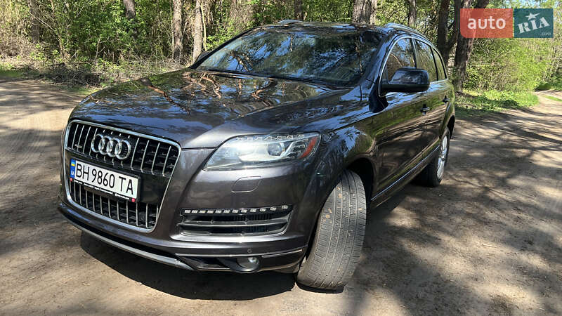 Позашляховик / Кросовер Audi Q7 2010 в 