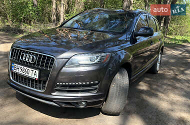 Позашляховик / Кросовер Audi Q7 2010 в 