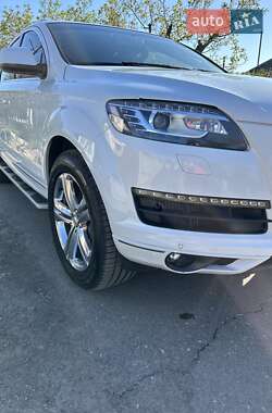 Позашляховик / Кросовер Audi Q7 2013 в 