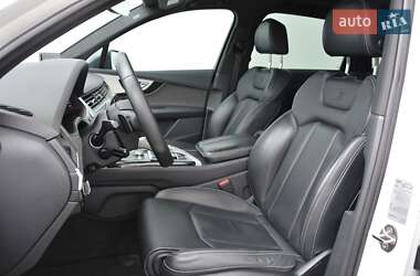 Позашляховик / Кросовер Audi Q7 2018 в 