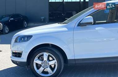 Позашляховик / Кросовер Audi Q7 2012 в 