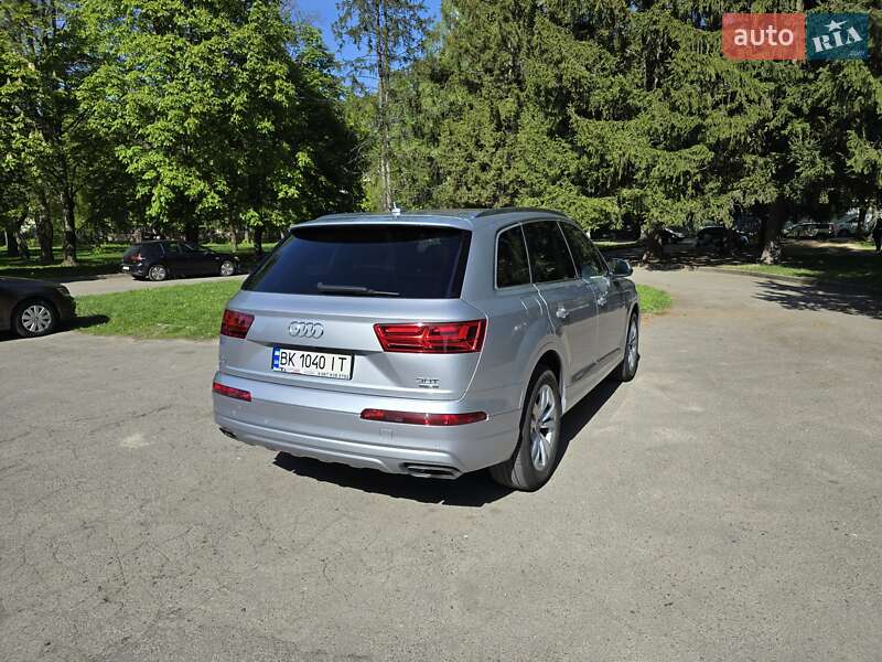 Позашляховик / Кросовер Audi Q7 2018 в Рівному