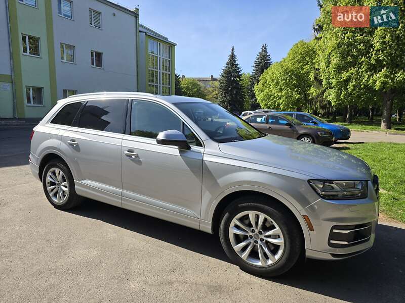 Позашляховик / Кросовер Audi Q7 2018 в Рівному