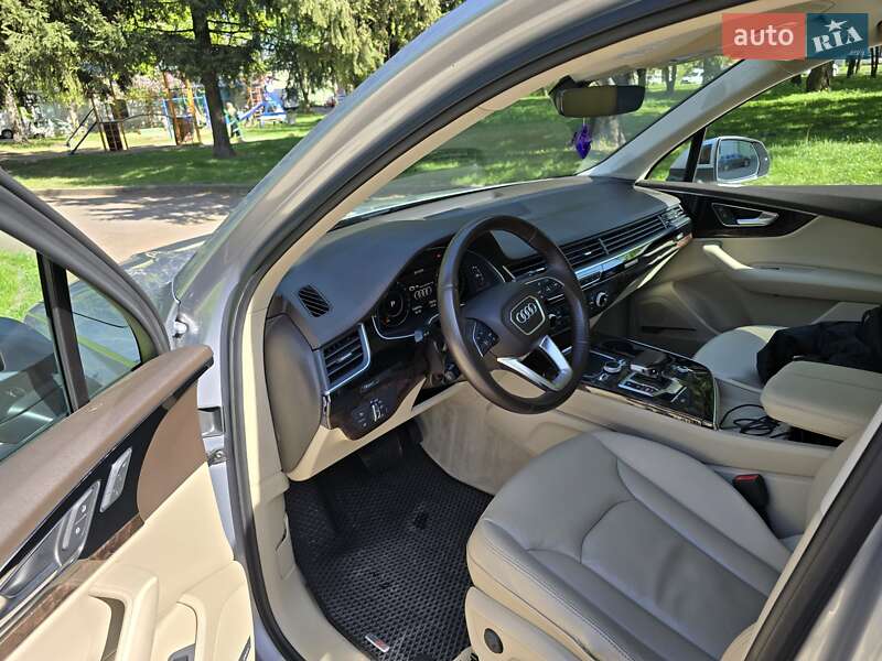 Позашляховик / Кросовер Audi Q7 2018 в Рівному