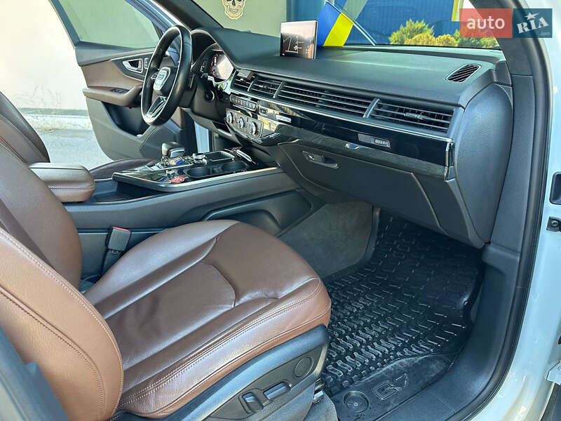 Внедорожник / Кроссовер Audi Q7 2016 в Днепре