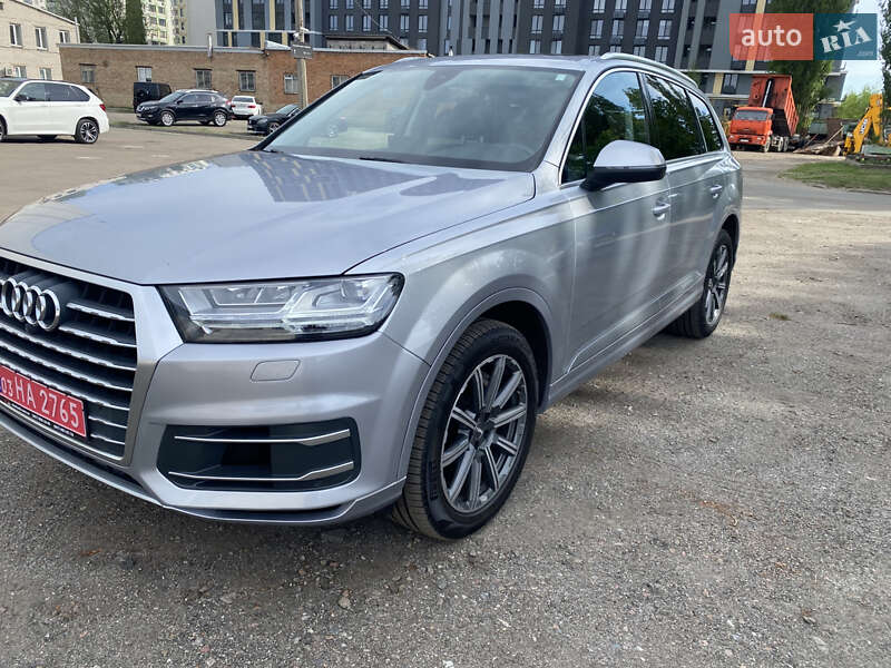 Внедорожник / Кроссовер Audi Q7 2017 в 