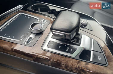 Внедорожник / Кроссовер Audi Q7 2017 в 