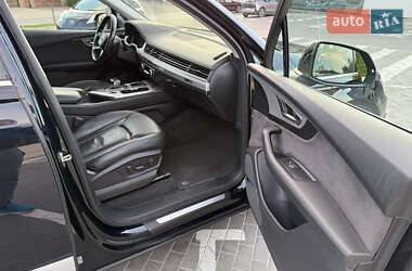 Внедорожник / Кроссовер Audi Q7 2016 в 