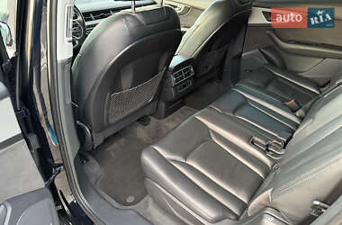 Внедорожник / Кроссовер Audi Q7 2016 в 