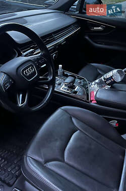 Позашляховик / Кросовер Audi Q7 2016 в 