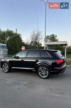 Внедорожник / Кроссовер Audi Q7 2017 в Ужгороде