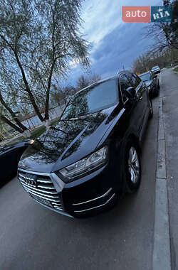 Позашляховик / Кросовер Audi Q7 2016 в 