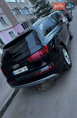 Позашляховик / Кросовер Audi Q7 2016 в 