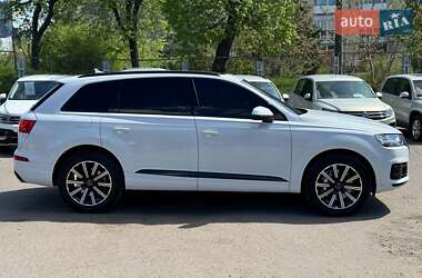 Позашляховик / Кросовер Audi Q7 2017 в 