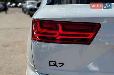 Позашляховик / Кросовер Audi Q7 2017 в 