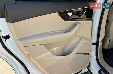 Позашляховик / Кросовер Audi Q7 2017 в 