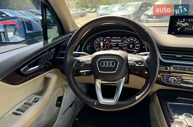 Позашляховик / Кросовер Audi Q7 2017 в 