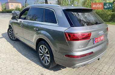 Позашляховик / Кросовер Audi Q7 2017 в 