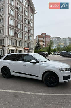 Внедорожник / Кроссовер Audi Q7 2017 в 