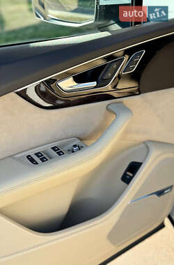 Внедорожник / Кроссовер Audi Q7 2017 в 