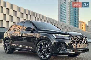 Позашляховик / Кросовер Audi Q7 2024 в 