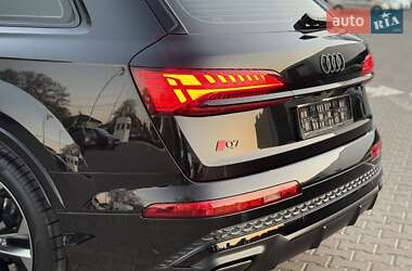 Позашляховик / Кросовер Audi Q7 2024 в 