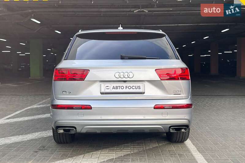 Позашляховик / Кросовер Audi Q7 2016 в Києві