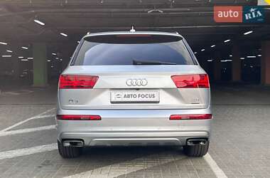 Внедорожник / Кроссовер Audi Q7 2016 в 