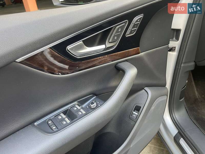 Позашляховик / Кросовер Audi Q7 2016 в Києві