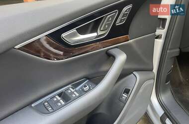 Внедорожник / Кроссовер Audi Q7 2016 в 
