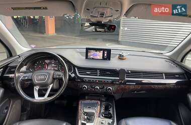 Внедорожник / Кроссовер Audi Q7 2016 в 