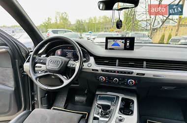 Внедорожник / Кроссовер Audi Q7 2016 в 