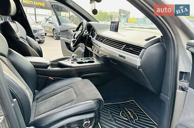 Внедорожник / Кроссовер Audi Q7 2016 в 