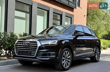 Внедорожник / Кроссовер Audi Q7 2017 в 