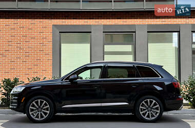 Внедорожник / Кроссовер Audi Q7 2017 в 