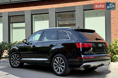 Внедорожник / Кроссовер Audi Q7 2017 в 